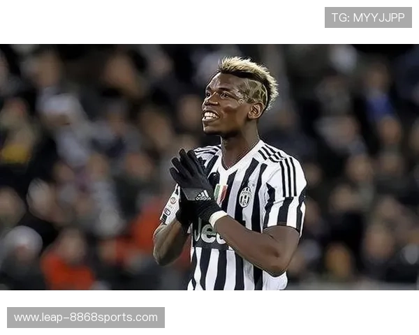 足球球星镜子反映真实自我背后故事揭示人生与赛场的深刻联系