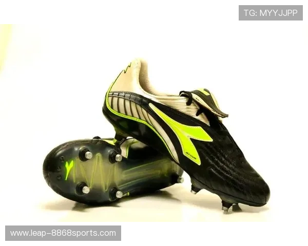 退役足球明星回顾：他们如今最爱穿的经典足球鞋盘点